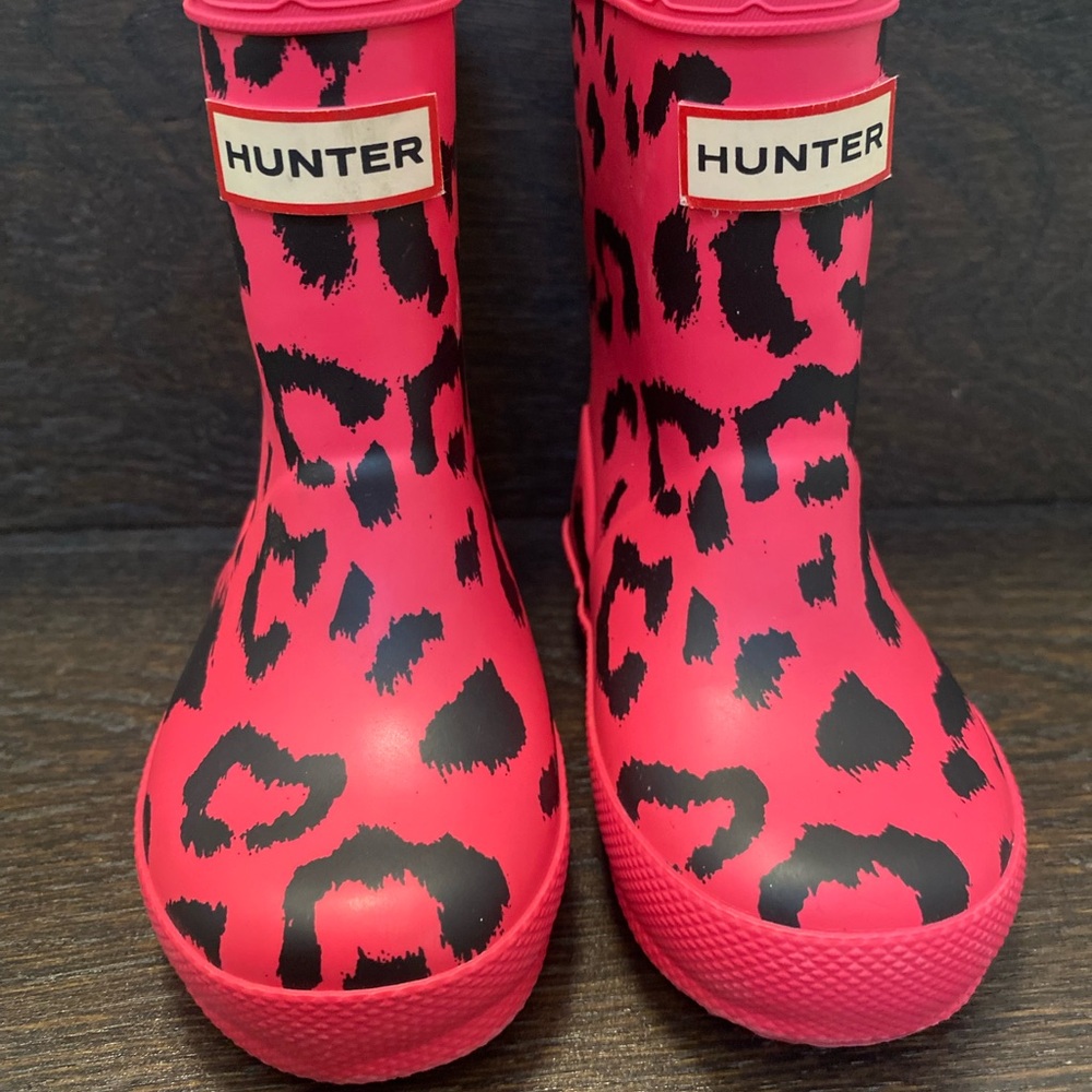 Hunter Kids Vibrant Pink Animal/ Leopard Print Rain Boots - Size 5-6 US / 4 UK